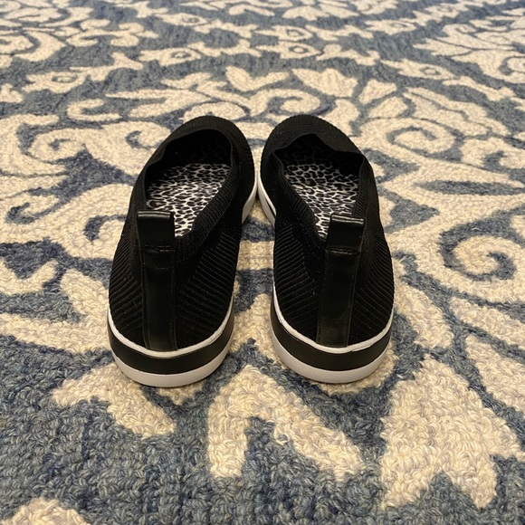 Aubrey Lynn women’s black slip on sneakers in size 10 - Picture 4 of 4